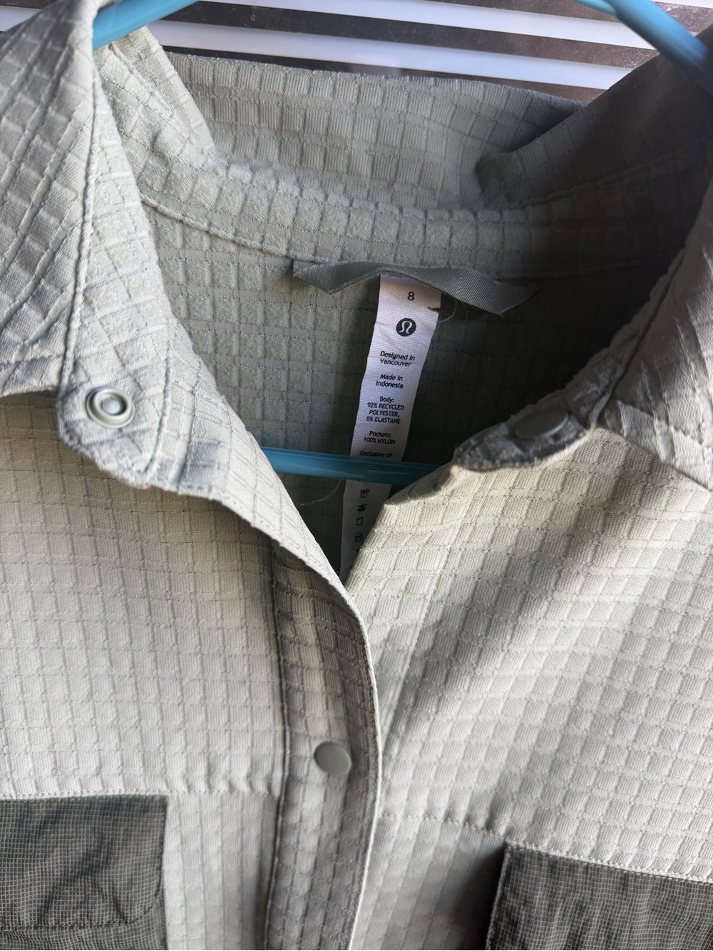 Women’s Lululemon Hiking Over-shirt Size 8 - Picture 3 of 5